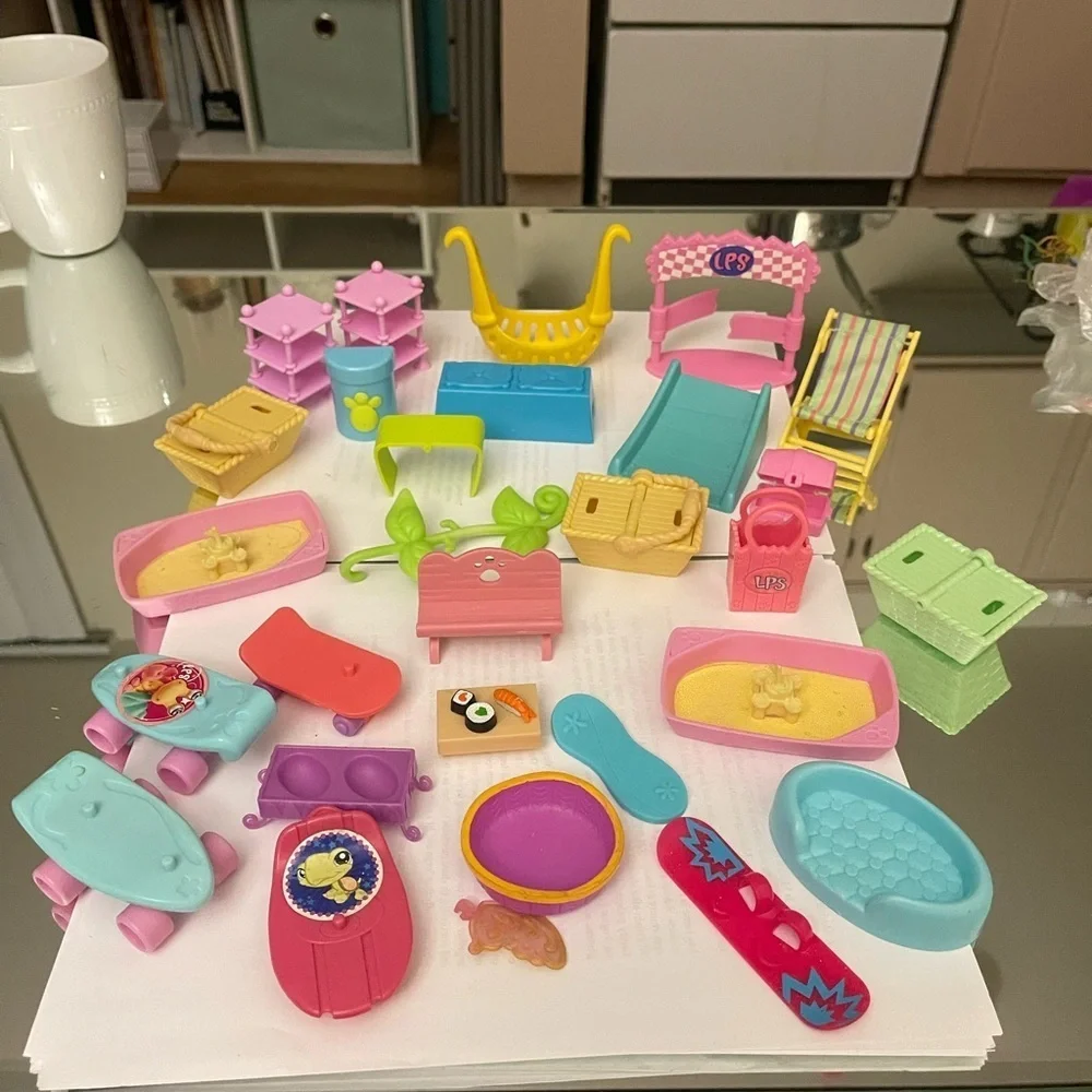 LPS - Littlest Pet Shop Accessories Lot